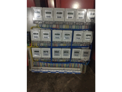 安裝配電箱時(shí)，如何確保電氣連接的可靠性和安全性？